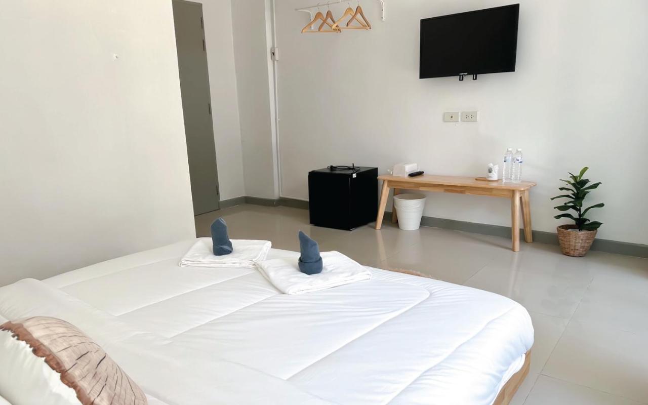 Baobab Hotell Patong Exteriör bild